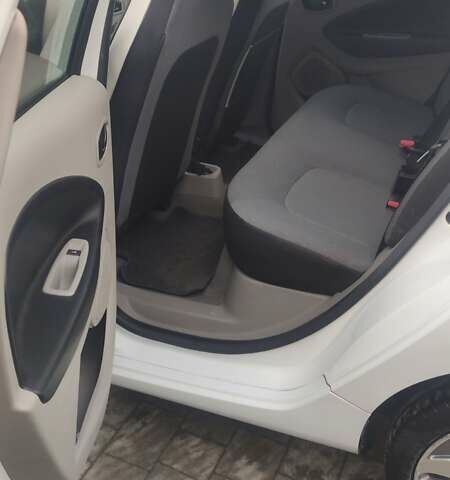 Білий Рено Зое, об'ємом двигуна 0 л та пробігом 104 тис. км за 7500 $, фото 11 на Automoto.ua