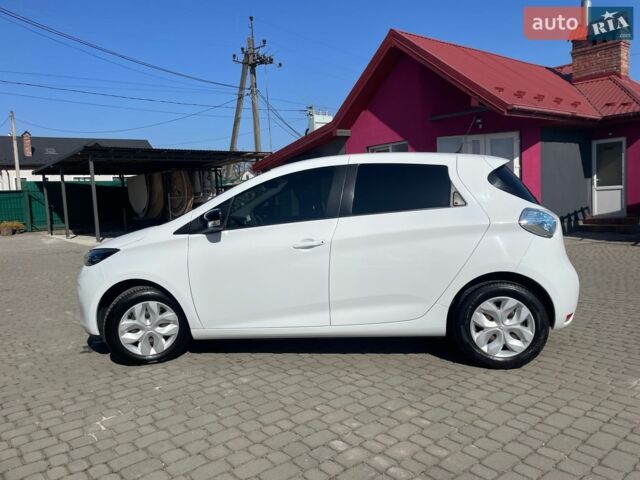 Белый Рено Зое, объемом двигателя 0 л и пробегом 134 тыс. км за 7500 $, фото 1 на Automoto.ua