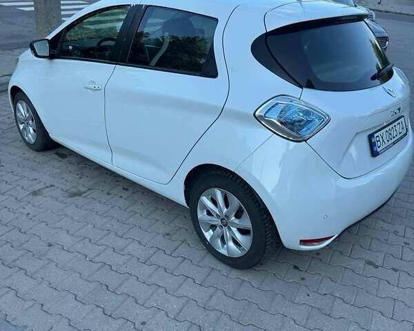 Білий Рено Зое, об'ємом двигуна 0 л та пробігом 100 тис. км за 7800 $, фото 8 на Automoto.ua