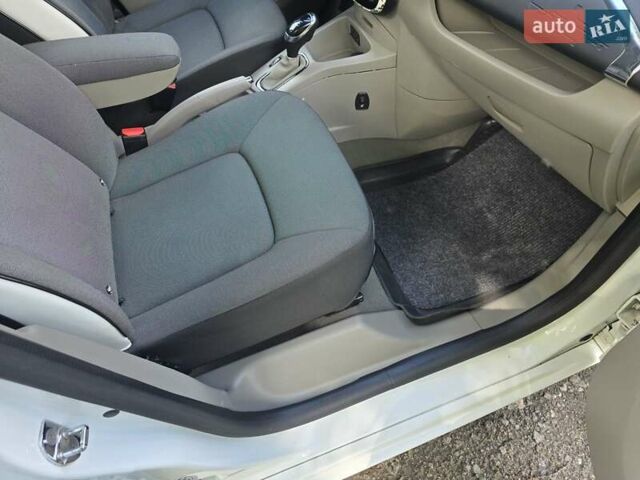 Белый Рено Зое, объемом двигателя 0 л и пробегом 107 тыс. км за 6900 $, фото 7 на Automoto.ua