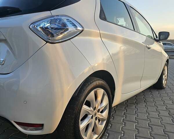 Белый Рено Зое, объемом двигателя 0 л и пробегом 112 тыс. км за 6600 $, фото 29 на Automoto.ua
