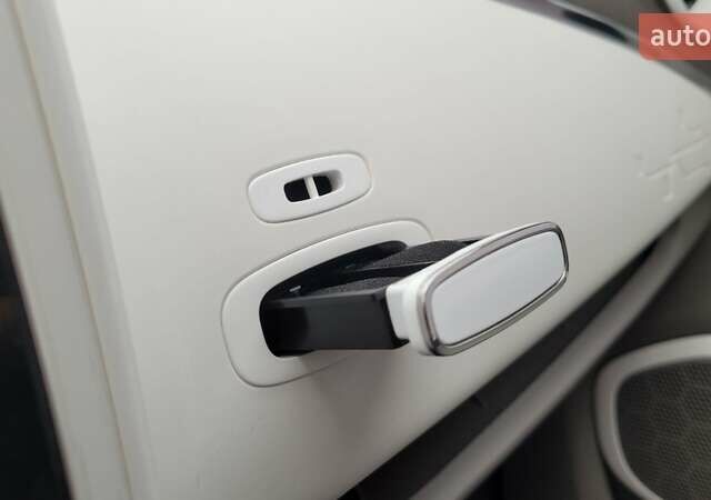 Белый Рено Зое, объемом двигателя 0 л и пробегом 108 тыс. км за 6500 $, фото 22 на Automoto.ua