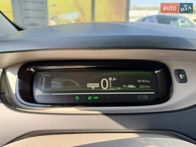 Білий Рено Зое, об'ємом двигуна 0 л та пробігом 98 тис. км за 6900 $, фото 54 на Automoto.ua