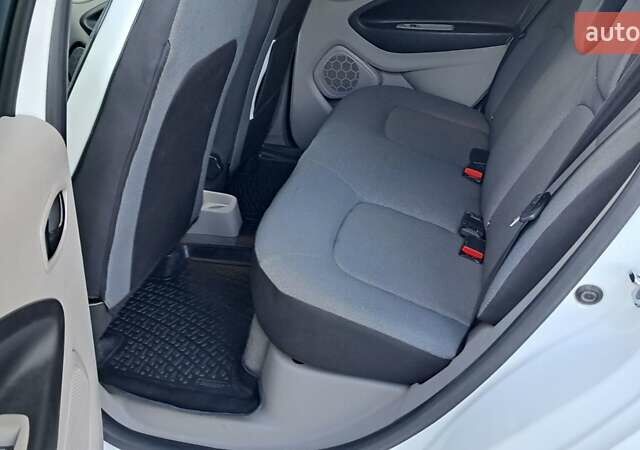 Рено Зое 2016 в Львове на Automoto.ua Белый Рено Зое, объемом двигателя 0 л и пробегом 115 тыс. км за 7100 $, фото 3 на Automoto.ua