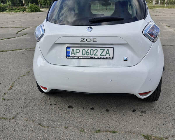Белый Рено Зое, объемом двигателя 0 л и пробегом 82 тыс. км за 8200 $, фото 1 на Automoto.ua