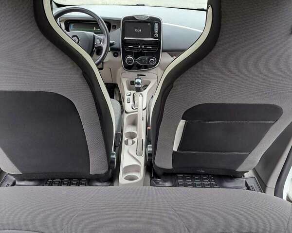 Белый Рено Зое, объемом двигателя 0 л и пробегом 65 тыс. км за 9800 $, фото 5 на Automoto.ua