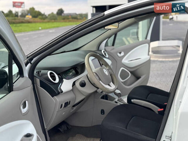 Белый Рено Зое, объемом двигателя 0 л и пробегом 164 тыс. км за 5999 $, фото 34 на Automoto.ua