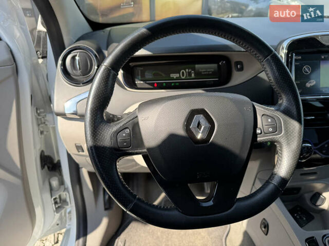 Білий Рено Зое, об'ємом двигуна 0 л та пробігом 98 тис. км за 6900 $, фото 52 на Automoto.ua
