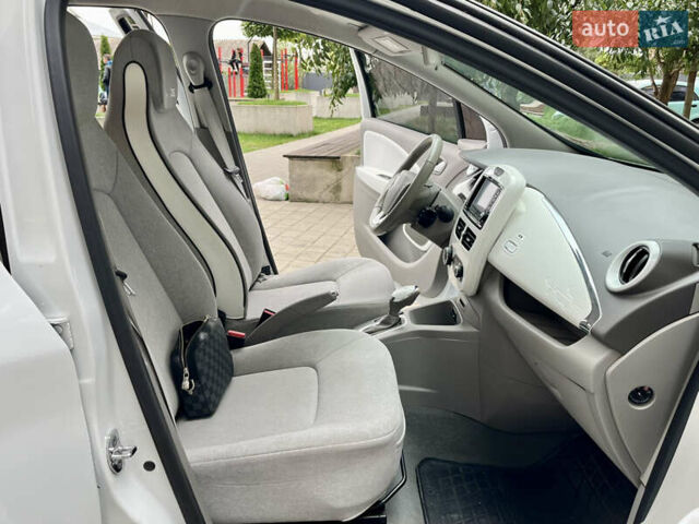 Белый Рено Зое, объемом двигателя 0 л и пробегом 108 тыс. км за 6499 $, фото 18 на Automoto.ua