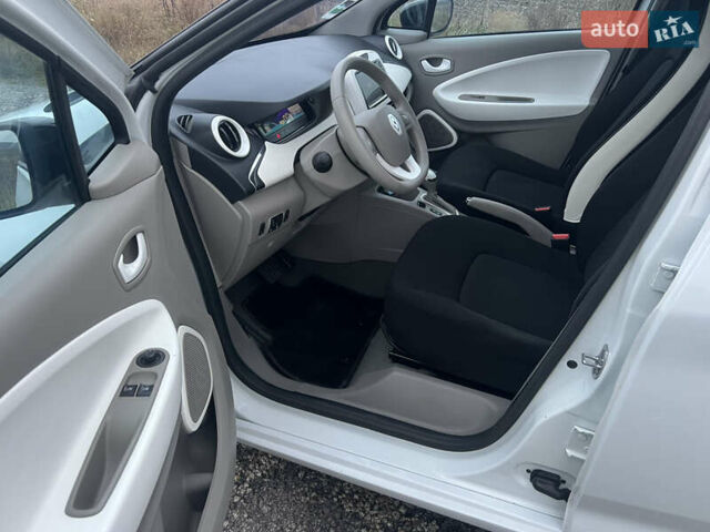 Білий Рено Зое, об'ємом двигуна 0 л та пробігом 84 тис. км за 6499 $, фото 13 на Automoto.ua