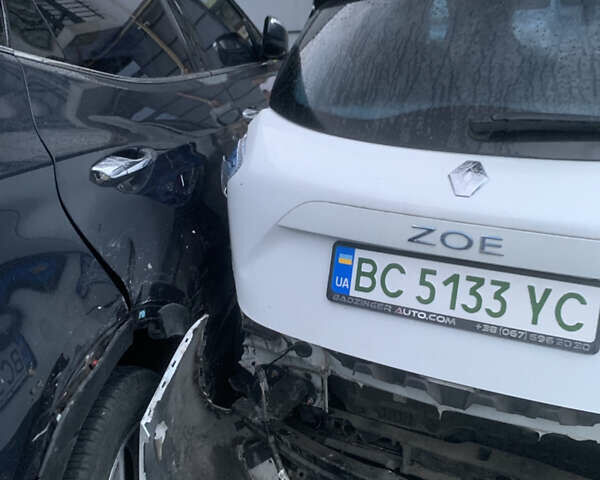 Белый Рено Зое, объемом двигателя 0 л и пробегом 84 тыс. км за 3700 $, фото 2 на Automoto.ua