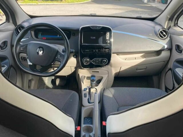 Белый Рено Зое, объемом двигателя 0 л и пробегом 51 тыс. км за 7300 $, фото 8 на Automoto.ua