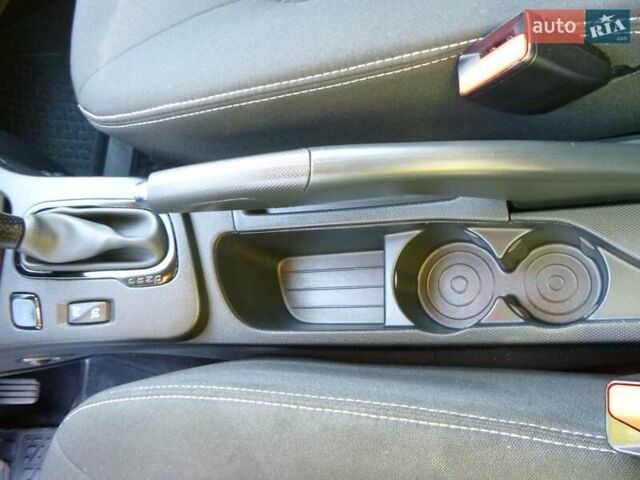 Белый Рено Зое, объемом двигателя 0 л и пробегом 81 тыс. км за 10300 $, фото 29 на Automoto.ua
