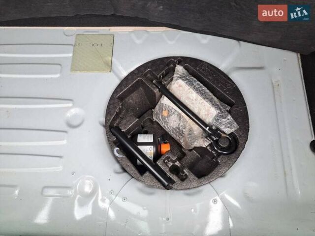 Белый Рено Зое, объемом двигателя 0 л и пробегом 65 тыс. км за 9800 $, фото 10 на Automoto.ua