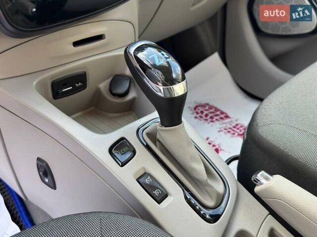 Белый Рено Зое, объемом двигателя 0 л и пробегом 89 тыс. км за 8500 $, фото 12 на Automoto.ua