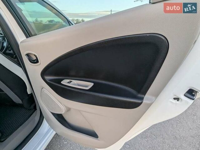 Белый Рено Зое, объемом двигателя 0 л и пробегом 51 тыс. км за 6995 $, фото 46 на Automoto.ua