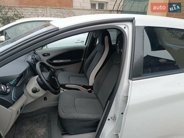 Білий Рено Зое, об'ємом двигуна 0 л та пробігом 130 тис. км за 6100 $, фото 9 на Automoto.ua