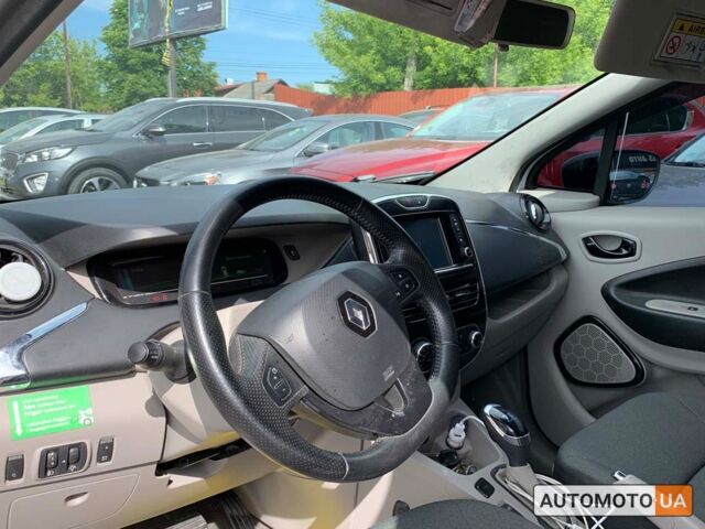 Белый Рено Зое, объемом двигателя 22 л и пробегом 124 тыс. км за 8888 $, фото 9 на Automoto.ua
