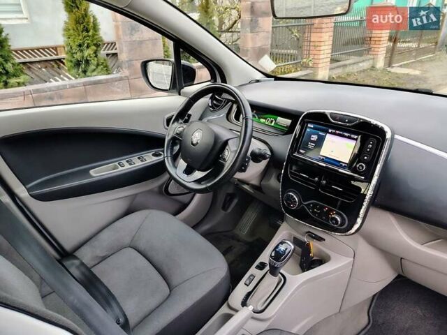 Білий Рено Зое, об'ємом двигуна 0 л та пробігом 40 тис. км за 6900 $, фото 11 на Automoto.ua