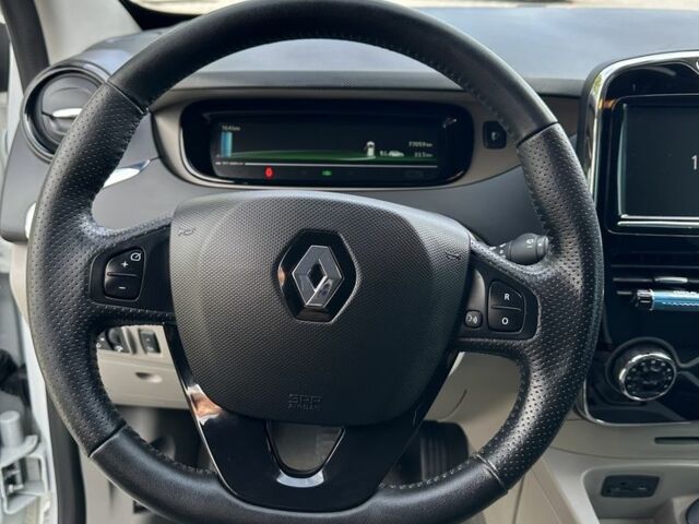 Белый Рено Зое, объемом двигателя 2 л и пробегом 77 тыс. км за 7200 $, фото 20 на Automoto.ua
