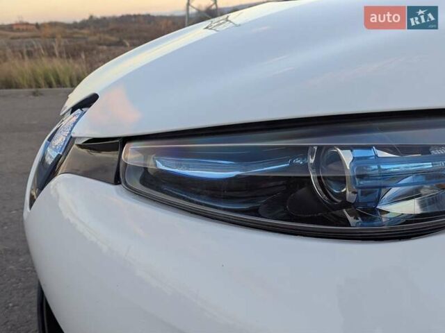 Белый Рено Зое, объемом двигателя 0 л и пробегом 51 тыс. км за 6995 $, фото 3 на Automoto.ua