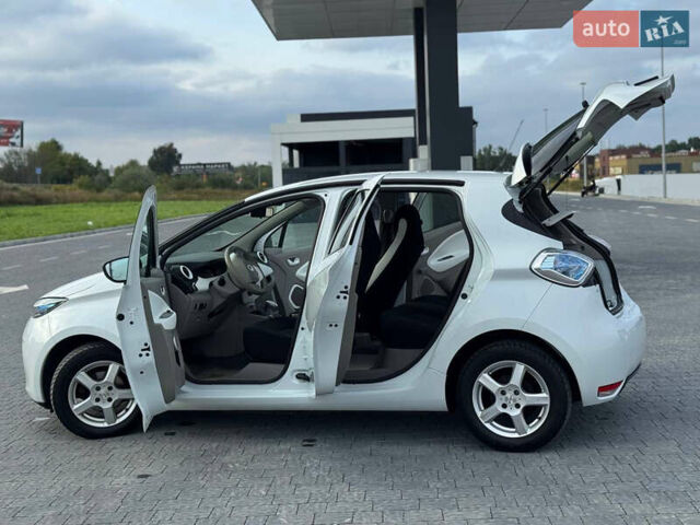 Белый Рено Зое, объемом двигателя 0 л и пробегом 164 тыс. км за 5999 $, фото 24 на Automoto.ua