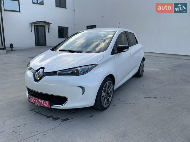 Белый Рено Зое, объемом двигателя 0 л и пробегом 74 тыс. км за 6900 $, фото 3 на Automoto.ua