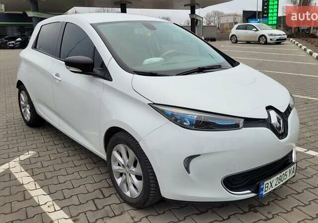 Белый Рено Зое, объемом двигателя 0 л и пробегом 108 тыс. км за 6500 $, фото 9 на Automoto.ua