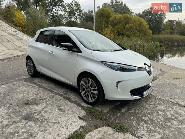 Білий Рено Зое, об'ємом двигуна 0 л та пробігом 98 тис. км за 9500 $, фото 6 на Automoto.ua