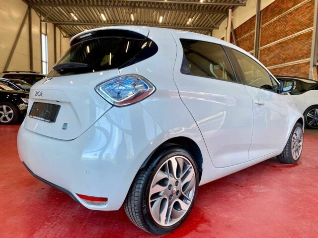 Белый Рено Зое, объемом двигателя 0 л и пробегом 79 тыс. км за 5550 $, фото 4 на Automoto.ua