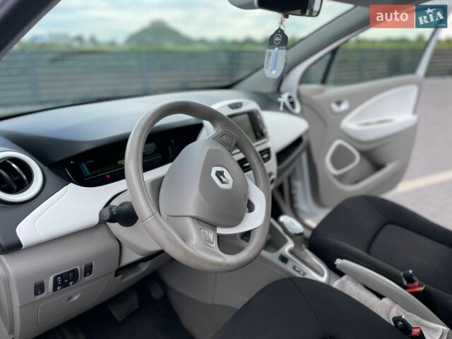Білий Рено Зое, об'ємом двигуна 0 л та пробігом 79 тис. км за 9999 $, фото 37 на Automoto.ua