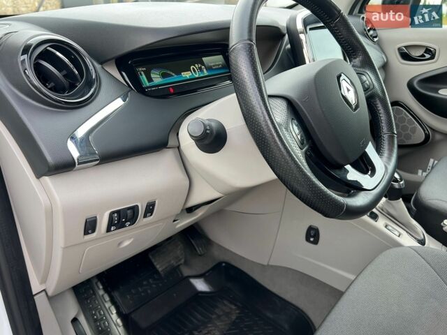 Білий Рено Зое, об'ємом двигуна 0 л та пробігом 108 тис. км за 7250 $, фото 32 на Automoto.ua