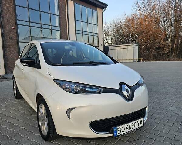 Белый Рено Зое, объемом двигателя 0 л и пробегом 112 тыс. км за 6600 $, фото 19 на Automoto.ua