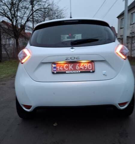 Белый Рено Зое, объемом двигателя 0 л и пробегом 61 тыс. км за 6600 $, фото 5 на Automoto.ua