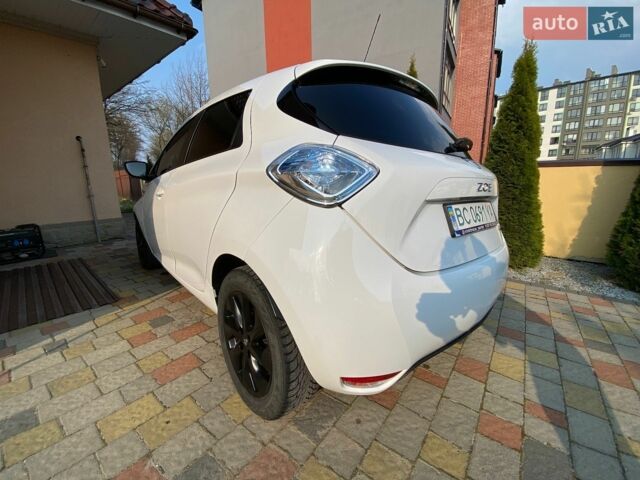 Белый Рено Зое, объемом двигателя 0 л и пробегом 139 тыс. км за 7200 $, фото 10 на Automoto.ua