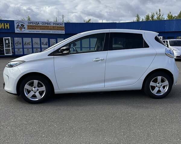 Белый Рено Зое, объемом двигателя 0 л и пробегом 58 тыс. км за 7400 $, фото 4 на Automoto.ua