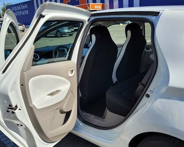 Білий Рено Зое, об'ємом двигуна 0 л та пробігом 147 тис. км за 9000 $, фото 12 на Automoto.ua