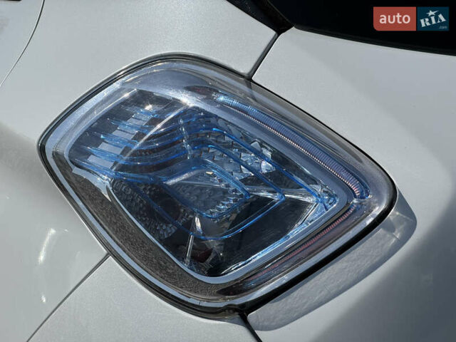 Білий Рено Зое, об'ємом двигуна 0 л та пробігом 98 тис. км за 6900 $, фото 20 на Automoto.ua