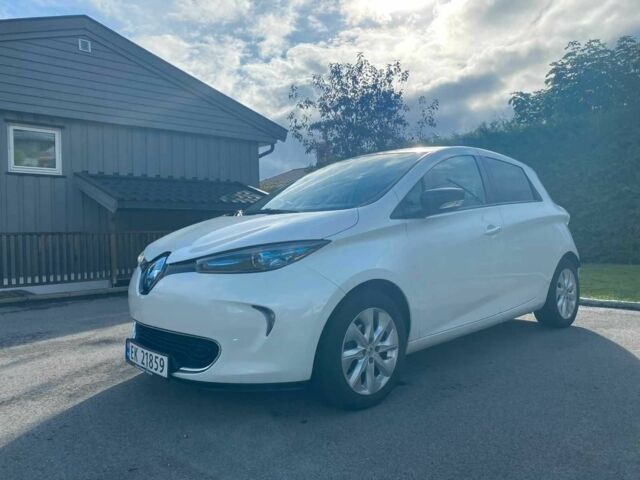 Белый Рено Зое, объемом двигателя 0 л и пробегом 51 тыс. км за 7300 $, фото 3 на Automoto.ua