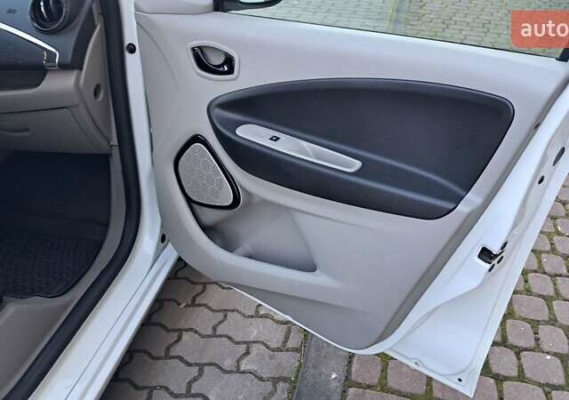 Рено Зое 2016 в Львове на Automoto.ua Белый Рено Зое, объемом двигателя 0 л и пробегом 115 тыс. км за 7100 $, фото 16 на Automoto.ua