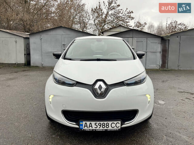 Белый Рено Зое, объемом двигателя 0 л и пробегом 115 тыс. км за 5950 $, фото 9 на Automoto.ua