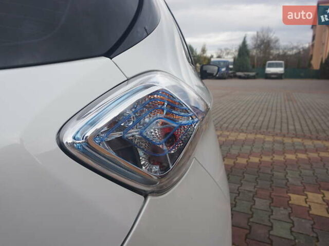 Білий Рено Зое, об'ємом двигуна 0 л та пробігом 112 тис. км за 6777 $, фото 23 на Automoto.ua