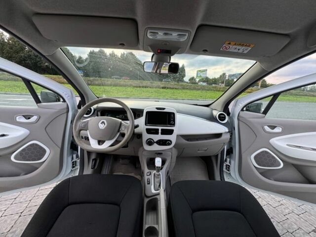 Белый Рено Зое, объемом двигателя 0 л и пробегом 164 тыс. км за 5999 $, фото 6 на Automoto.ua