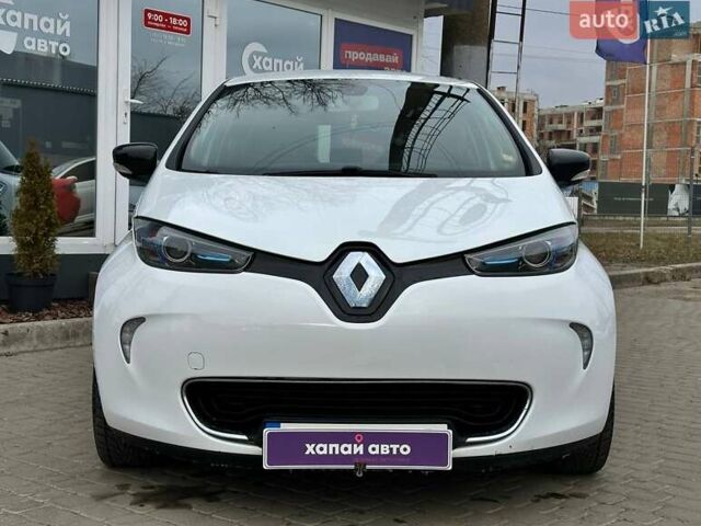 Белый Рено Зое, объемом двигателя 0 л и пробегом 83 тыс. км за 8500 $, фото 2 на Automoto.ua