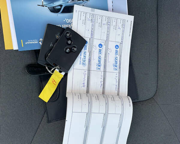 Белый Рено Зое, объемом двигателя 0 л и пробегом 74 тыс. км за 6900 $, фото 34 на Automoto.ua