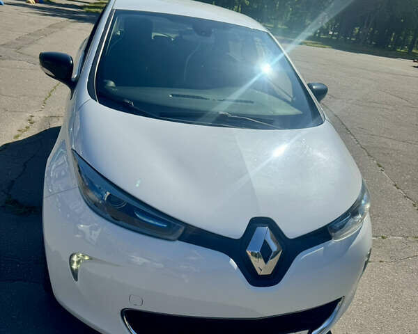 Белый Рено Зое, объемом двигателя 0 л и пробегом 140 тыс. км за 8000 $, фото 3 на Automoto.ua