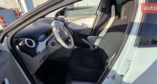 Білий Рено Зое, об'ємом двигуна 0 л та пробігом 192 тис. км за 5700 $, фото 30 на Automoto.ua