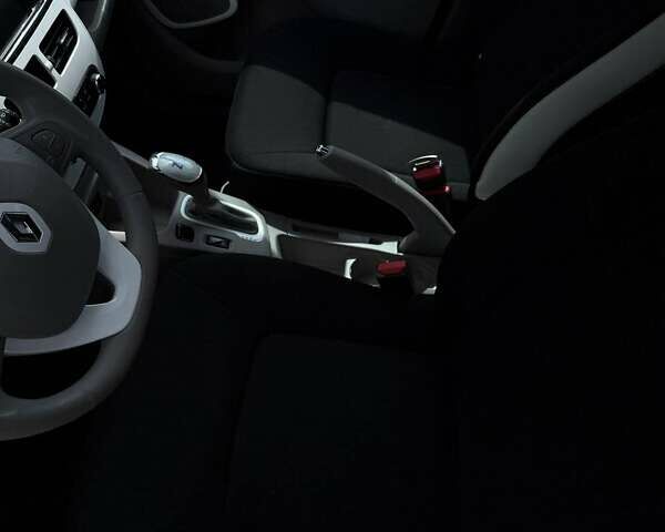 Белый Рено Зое, объемом двигателя 0 л и пробегом 108 тыс. км за 6999 $, фото 1 на Automoto.ua