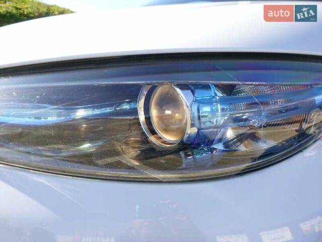 Белый Рено Зое, объемом двигателя 0 л и пробегом 81 тыс. км за 10300 $, фото 58 на Automoto.ua