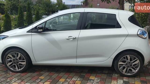 Белый Рено Зое, объемом двигателя 0 л и пробегом 71 тыс. км за 7850 $, фото 5 на Automoto.ua